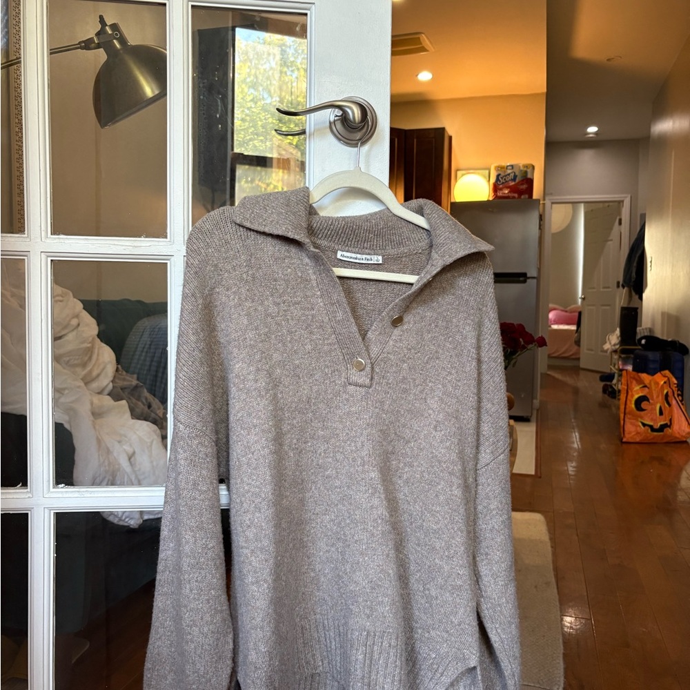 Abercrombie & Fitch Taupe V-Neck Sweater